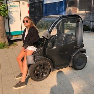 Meet your Posher, Claire